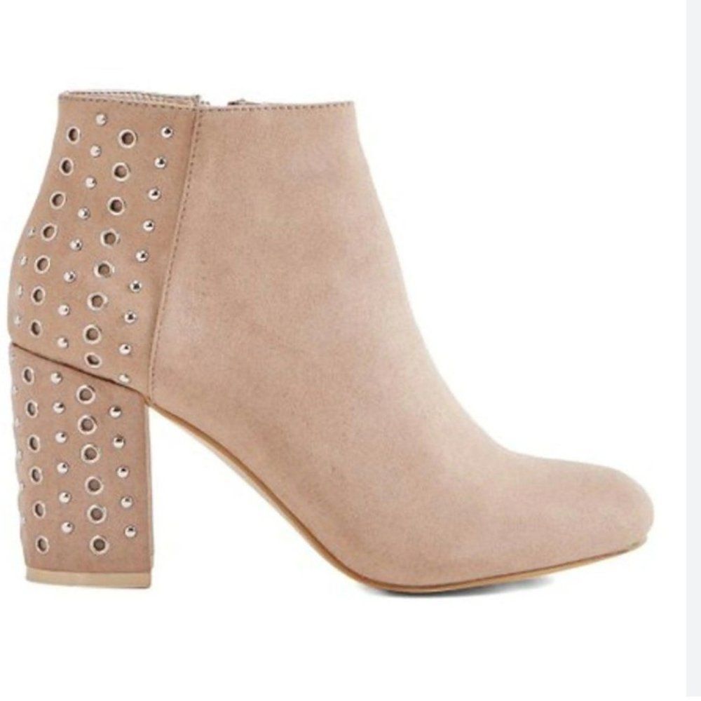 JUSTFAB Holyn Womens 7 Ankle Boot Bootie Studded Taupe Suede Zip Up Beige Shoes